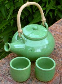http://www.pottery-on-the-wheel.com/images/xclay-pot-projects-teapot.jpg.pagespeed.ic.xdVXkflR7g.jpg